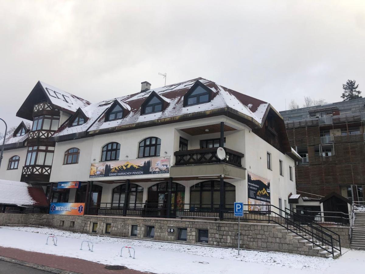 Grand Harrachov Pension V Centru Екстер'єр фото