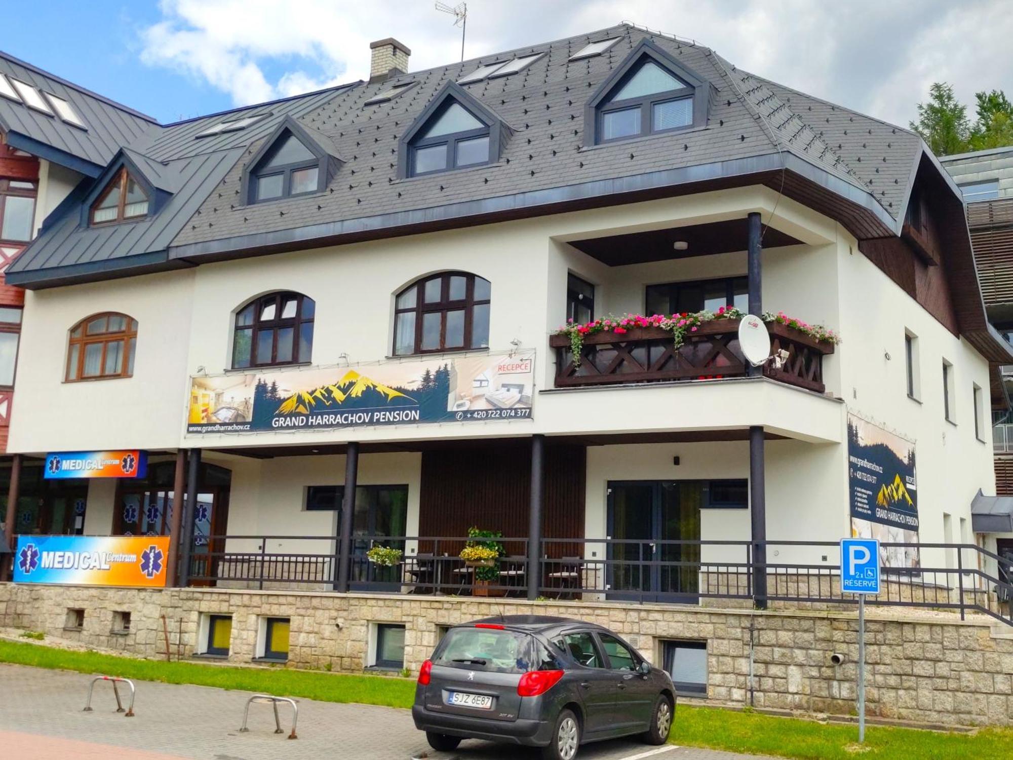 Grand Harrachov Pension V Centru Екстер'єр фото