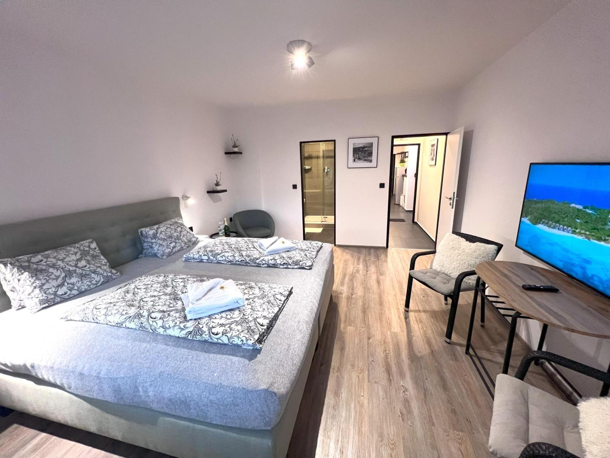 Grand Harrachov Pension V Centru Екстер'єр фото
